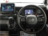 運転にかかわる様々な操作を安全に行えるように視点移動が少なく、操作性に配慮されたスイッチ類が凝縮されたコクピットです。