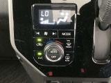 オートエアコンは温度を設定するだけで、自動で風量などを設定してくれます。運転しながら操作も必要ないので、安全性も向上します。