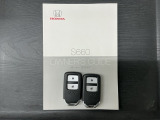 スマートキーは鍵をバッグに入れたままでもドアロックの開閉やエンジンのON・OFFができます。夜間や雨の日も鍵を探さなくて良いので便利です。