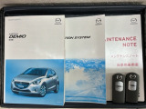 スマートキーは鍵をバッグに入れたままでもドアロックの開閉やエンジンのON・OFFができます。夜間や雨の日も鍵を探さなくて良いので便利です。