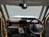 【運転席周り】見晴らしが良く開放感のあるコックピット。座った瞬間から運転のしやすさを実感いただけます。