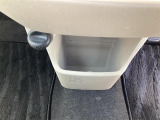 深めのBOXが足元にあります。