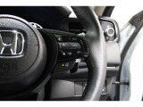 Hondaセンシングの機能のひとつ、アダプティブクルーズコントロール付!アクセルから足を離しても設定したスピードと前車との車間を保ち走行してくれます!車線維持もアシスト☆高速道路で疲労軽減ですね☆