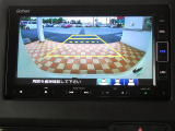 ギヤをRに入れるとナビの画面に後ろの映像が映るリヤカメラ付!後退時の安全確認やコンディションの悪い視界でもカラーバックモニターがドライバーをサポート☆☆☆