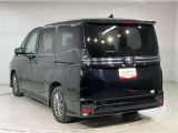 当店ではauも取り扱っております。お車と一緒にau携帯の機種変更も可能です♪また、自動車保険も取り扱っております。車の支払いと自動車保険の支払いをまとめてお支払い可能なプランもあります♪