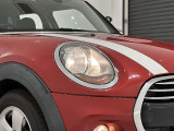 1目でMINIと分かる丸目のライトです。