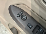 狭い駐車場で便利な電動格納ドアミラーが付いています。