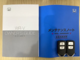 スマートキーは鍵をバッグに入れたままでもドアロックの開閉やエンジンのON・OFFができます。夜間や雨の日も鍵を探さなくて良いので便利です。