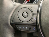 運転中、オーディオの操作をしてて、ハッとしたことはありませんか?ステアリングスイッチは、運転中でもハンドルでオーディオの操作が可能です。安全なドライブをサポートします。
