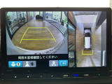 【マルチビューカメラ】複数のカメラ映像で車両周囲を確認可能。上方からの視点で死角を減らし、縦列駐車や狭い場所での運転も安心です。