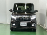 LEDヘッドライトを装備しています。LEDヘッドライトはとても明るく、雨の日や夜間走行も安全・安心です。オートライトコントロール付きで周囲の明るさに応じて自動で点灯・消灯します