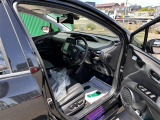 【運転席】座り心地が良いシートなので長時間の運転でも快適にお過ごしいただけます。新品のフロアマットのご注文も可能です。掲載箇所以外にご希望の写真がございましたらお気軽にお問い合わせ下さい。