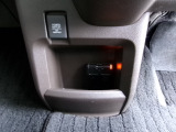 12V電源ソケットを設置しております。周辺機器の充電にご利用頂けます。