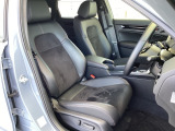 シートはフィット性も良く、楽な運転姿勢を保てます。