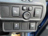 各種安全装置のスイッチが、運転席右側に配置されております。