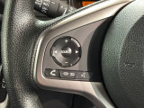 ステアリングにオーディオ操作スイッチが付いています。オーディオ画面に直接タッチしなくても操作が出来ますので、運転に集中できます。