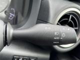 【オートライト(AUTO)】外の明るさをシステムが感知して、自動でヘッドライトが点灯します。ヘッドライトをつけ忘れを防ぐ便利機能です。