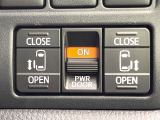 【両側パワースライドドア】スマートキーや運転席のスイッチで後席両側スライドドアの開閉が可能♪電動だから力を入れてドアを開ける必要が無く、小さなお子様でも簡単に開け閉めでき快適です♪