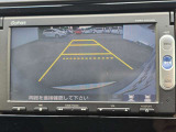 駐車時の安全確認をサポートするバックカメラも使用できます。