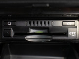 コンソール内一体型のビルトインETC装備!見た目の部分も良いですが、ETCカードの盗難防止になる設置箇所です!料金所の渋滞回避!時間帯・日によって料金の軽減を受けられます!ストレス知らずのドライブ!