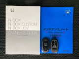 スマートキーは鍵をバッグに入れたままでもドアロックの開閉やエンジンのON・OFFができます。夜間や雨の日も鍵を探さなくて良いので便利です。