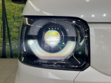 【LEDヘッドライト】悪天候や夜間走行時も良好な視界を確保し安心して運転できる高輝度LEDヘッドライトを装備!点灯速度が早く、消費電力も抑えられています。