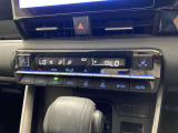 デュアルエアコンとは、運転席と助手席で、個別に温度設定ができる機能です。気温の感じ方は、人それぞれ違うもの。乗る人に優しい機能ですね。