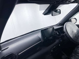 落ち着いたカラーの内装で、ゆったりと運転したい方に。