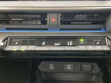 オートエアコンは温度を設定するだけで、自動で風量などを設定してくれます。運転しながら操作も必要ないので、安全性も向上します。