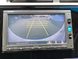 バックモニター付きで、車庫入れやバック時の後方確認をサポート。