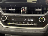 オートエアコンは温度を設定するだけで、自動で風量などを設定してくれます。運転しながら操作も必要ないので、安全性も向上します。