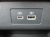 USB充電専用電源ソケットも付いています。モバイル機器などの充電専用