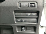 両側オートスライドドアです♪運転席のボタンやキーのボタンでも開閉できます!手荷物がいっぱいの時でも簡単にドアの開け閉めができるのでとっても便利です♪