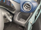 運転席、助手席の前にドリンクホルダ-が付いています!