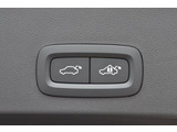 ワンタッチで開閉ができる便利なパワーテールゲートが装備されています
