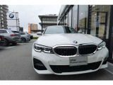 BMWの代名詞の【キドニーグリル】グリルが腎臓のように見えるので【キドニー】と呼ばれるようになりました。一目見ただけでBMWであると認識できる確固たるアイコンとして存在感を放ちます。