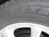 タイヤサイズは、185/60R15です。