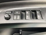 パワーウィンドには、子供がスイッチを押しても窓を開けることができないように、ロック機能も付いています。手を出したりすることを防ぐことができるので安心です。