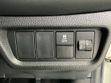 ホンダセンシング装着車となっております。衝突軽減ブレーキ、誤発進抑制機能、歩行者事故低減ステアリング、路外逸脱抑制機能、アダプティブクルーズコントロール、車線維持支援システム他、安全運転を幅広く支援。