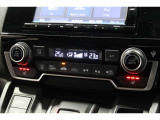 運転席と助手席の温度設定の変更が可能な左右独立タイプのデュアルエアコンです♪♪♪暑がりな人・寒がりな人も誰もが車内を快適にお過ごしいただけます♪♪♪
