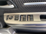 ドアミラーのスイッチは運転席ドアにあります。