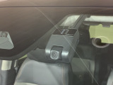 【ホンダセンシング】 「ミリ波レーダー」と「単眼カメラ」の異なる特性を持つ2つのセンサーなどにより、安心・快適な運転を支援します。フロントドライブレコーダー付きで、万が一の場合でも安心です。