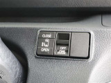 左側電動スライドドアになります運転席から左側スライドドアの開閉が出来ます♪