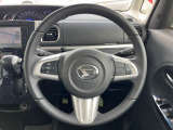 インテリアに合わせたデザインのステアリングは、運転される方のことも考え、運転しやすい形状、大きさです。是非一度、実際に触ってお確かめください。