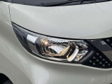 夜間走行の様々な局面に向けて、LEDヘッドランプで視認性をしっかり確保☆ハロゲンヘッドランプのおおよそ2倍の光量で、広範囲に明るくドライバーをサポートしてくれます。