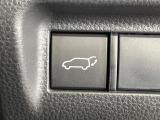 【パワーバックドア】スマートキーや運転席のボタンを押すだけでリアゲートが自動で開閉します!荷物を持っている時や、高い位置にあるバックドアを閉める際に便利な機能です♪