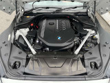 【BMW伝統のシルキー6】滑らかなふけ上がりとパワーが官能的なドライビングの歓びを約束します!シリンダーを一直線に6つ並べ爆発振動を互いに打ち消しあう構造の為不快な振動のない理想のエンジンです。