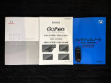 スマートキーは鍵をバッグに入れたままでもドアロックの開閉やエンジンのON・OFFができます。夜間や雨の日も鍵を探さなくて良いので便利です。