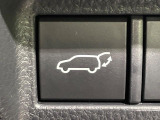 【パワーバックドア】スマートキーや運転席のボタンを押すだけでリアゲートが自動で開閉します!荷物を持っている時や、高い位置にあるバックドアを閉める際に便利な機能です♪