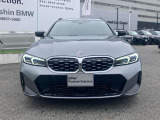 【キドニーグリル】BMWは約90年もの間、ほぼ全ての車両にひと目でBMWだと分かるこの特徴的なフロントグリルが備えられ、デザイン・アイコンとして親しまれてきました。